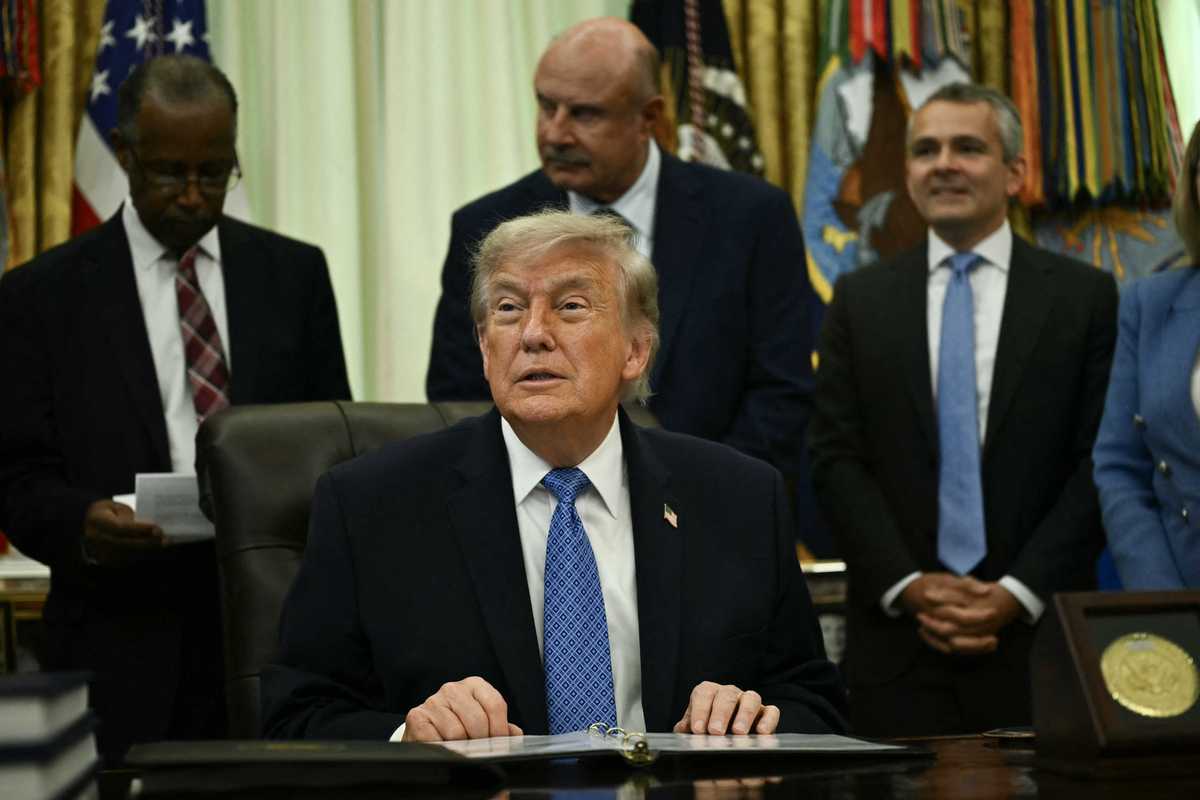 People can't believe the three-word term Trump came up with for reflecting pool algae