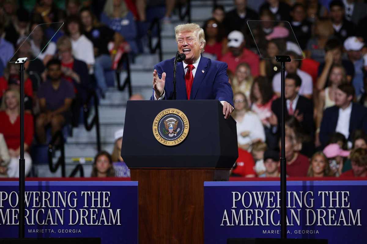 Trump got mocked by audience member at his own rally