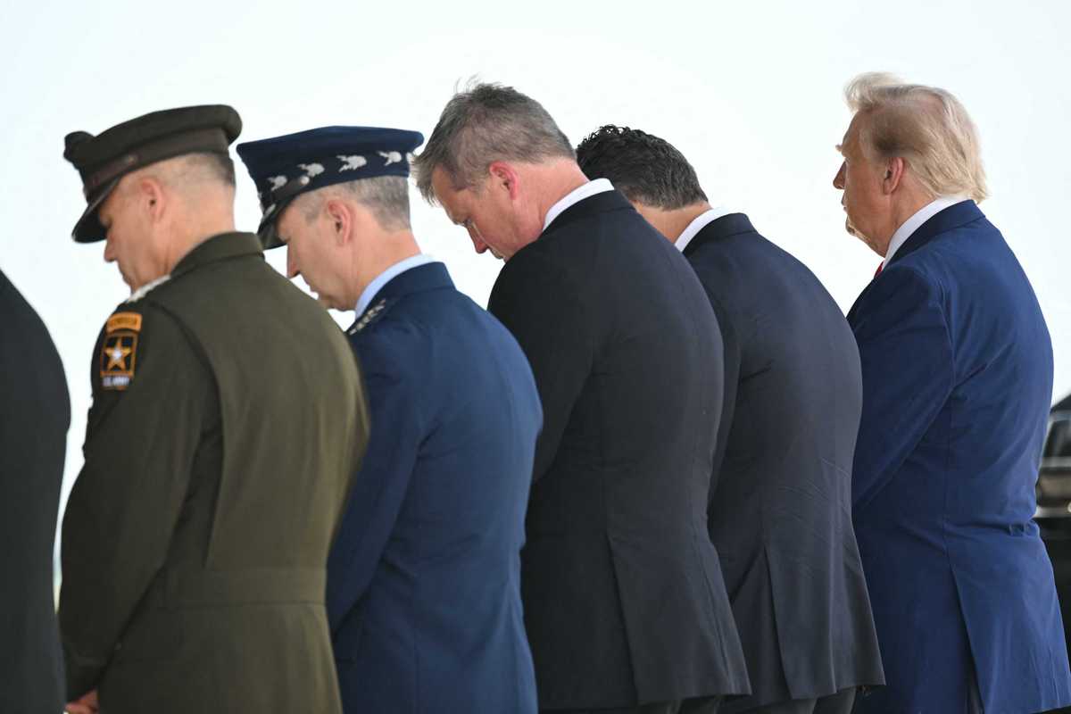 People are claiming Trump refused to bow his head for fallen US troops