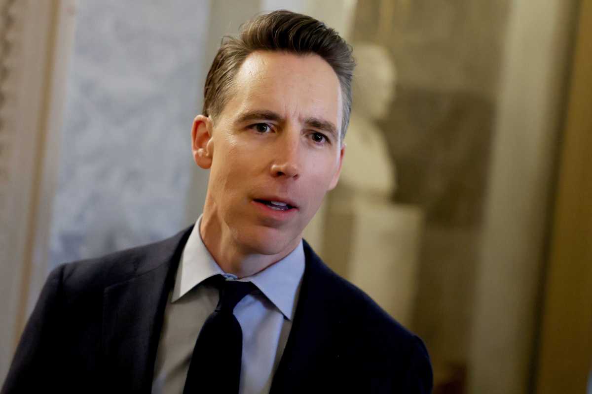 Republican senator claims 'honest' people don't use Fifth Amendment – and it backfired immediately