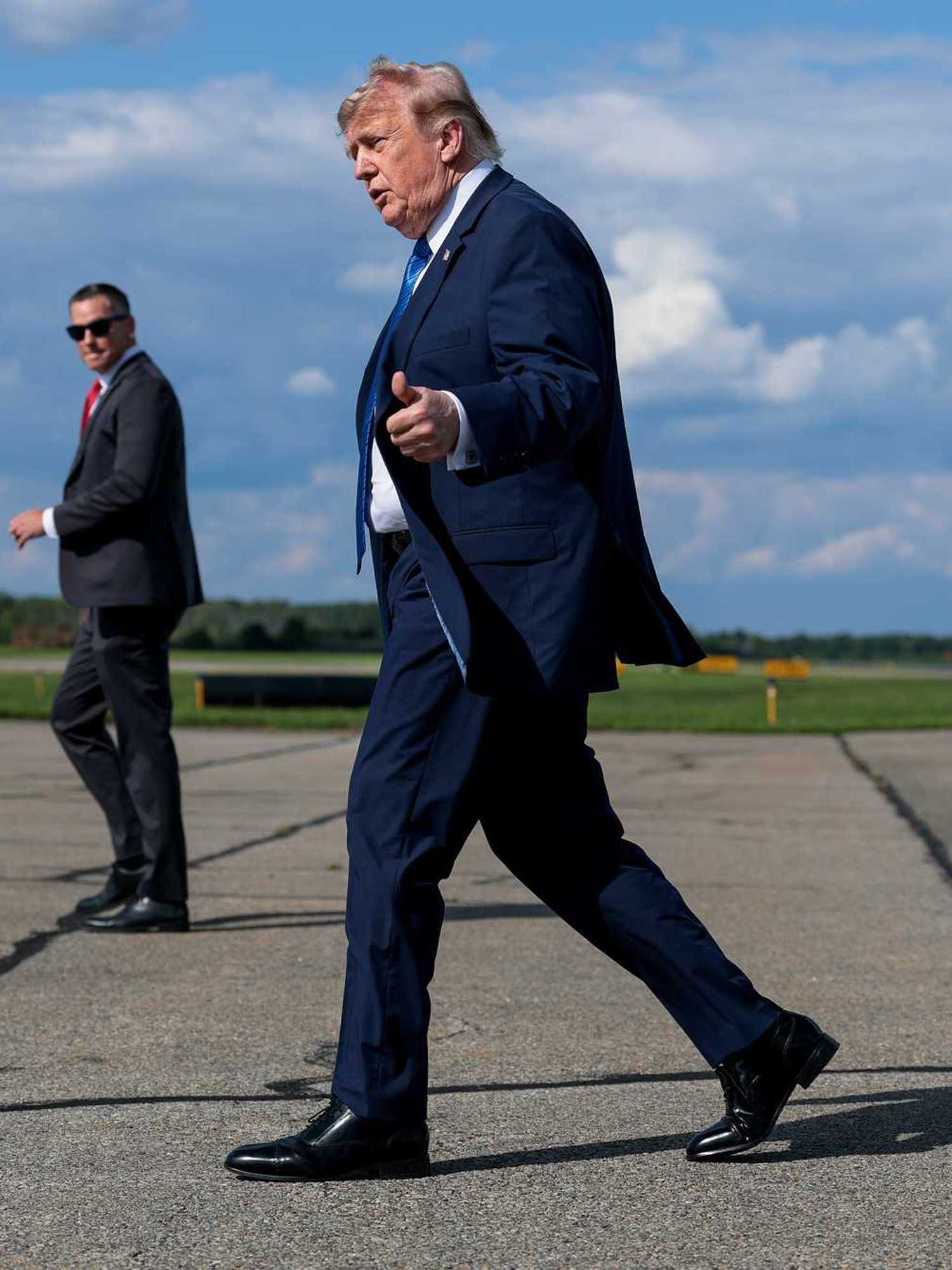Trump criticised for taking day off to play golf tournament – then bragging about his 'talent'