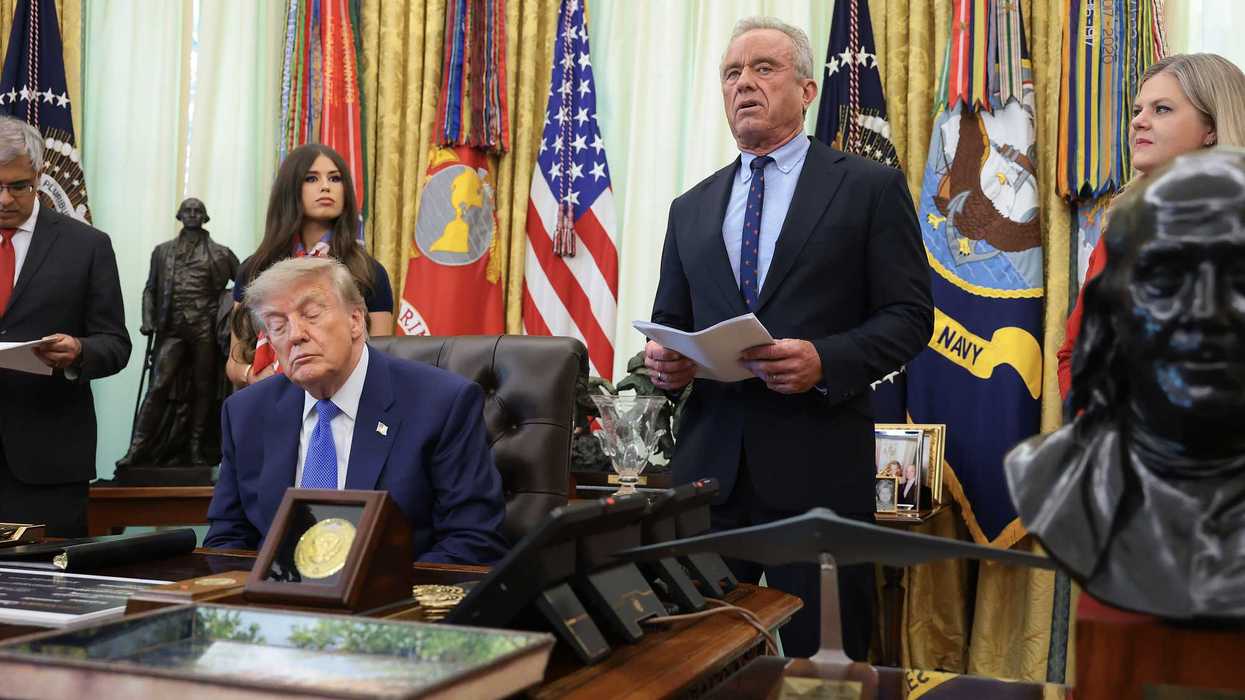 'Commander-in-Sleep': Trump appears to doze off again during Oval Office executive order signing