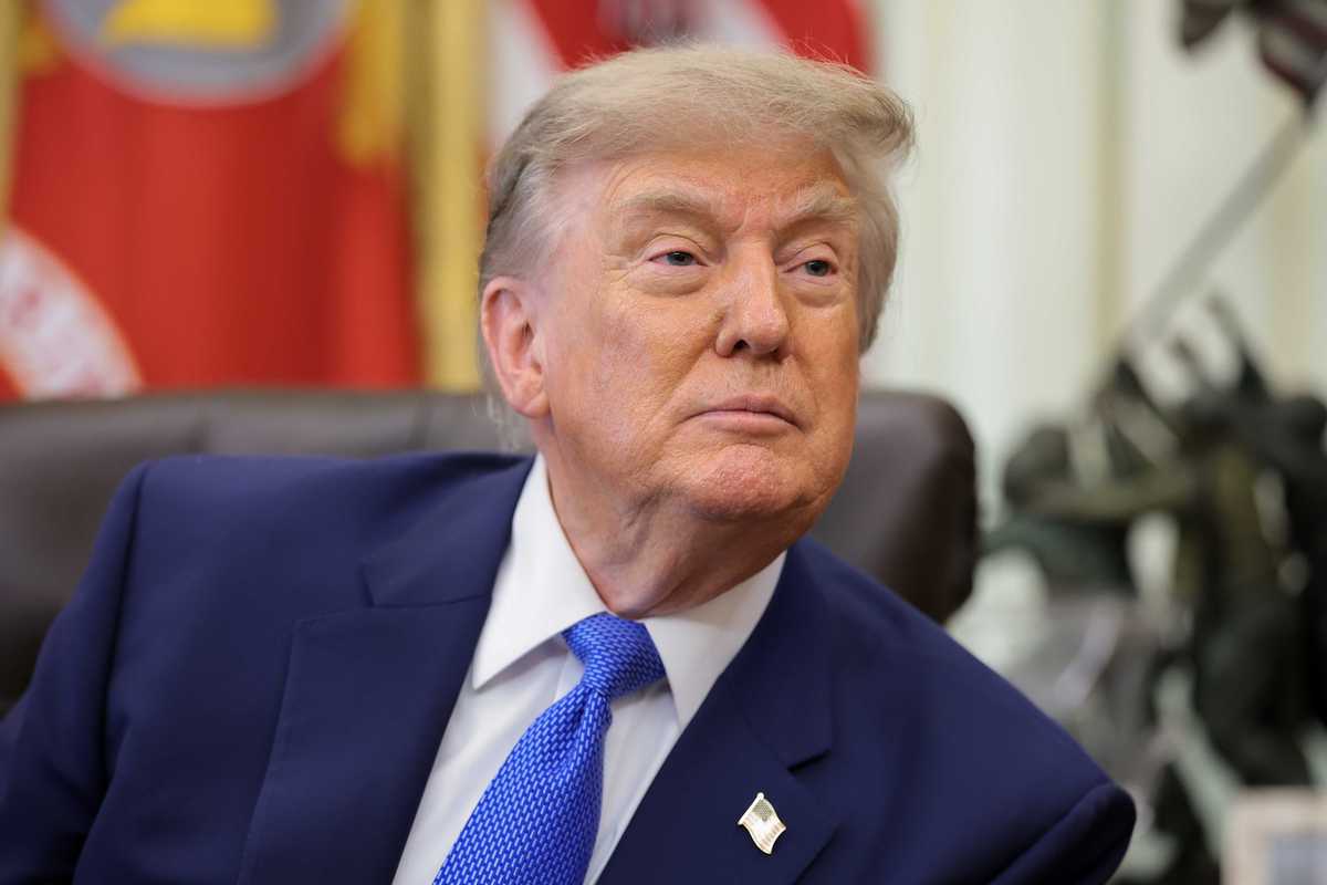 Trump goes on 'insanely racist' rant about Somalians in Oval Office