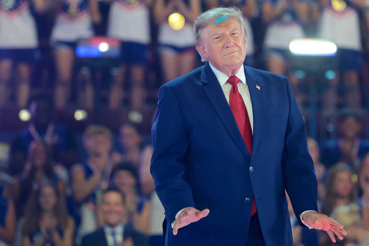 Trump claims 'everybody wants’ him to run for third term – but people disagree