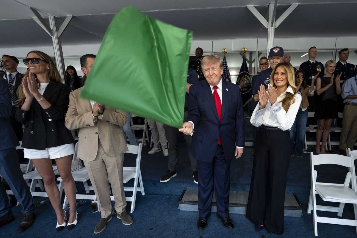 Trump mocked after being shown how to hold a flag – and waving it in the strangest way