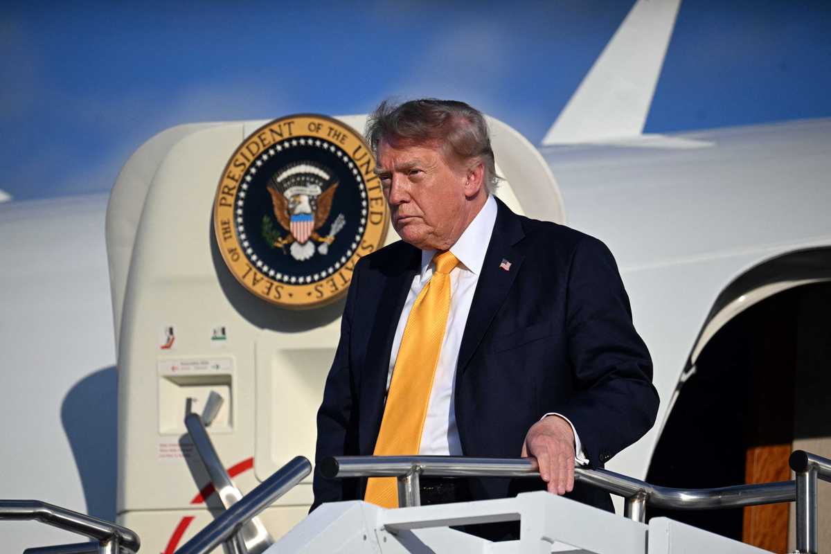 White House posts AI slop depicting Trump as DC Universe superhero