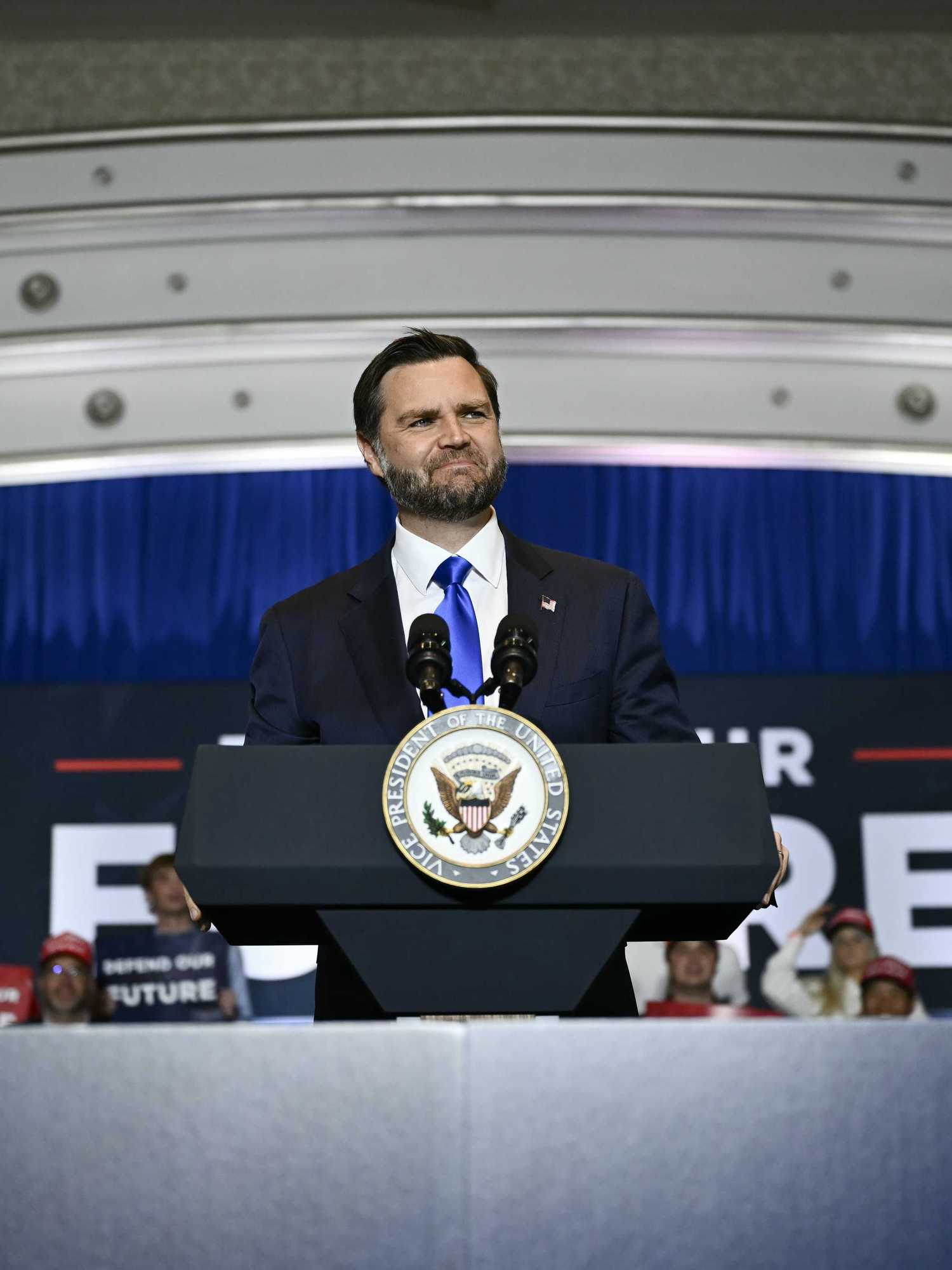 'Charisma of a paper bag': JD Vance 'accidentally' sinks to fart joke level at campaign rally