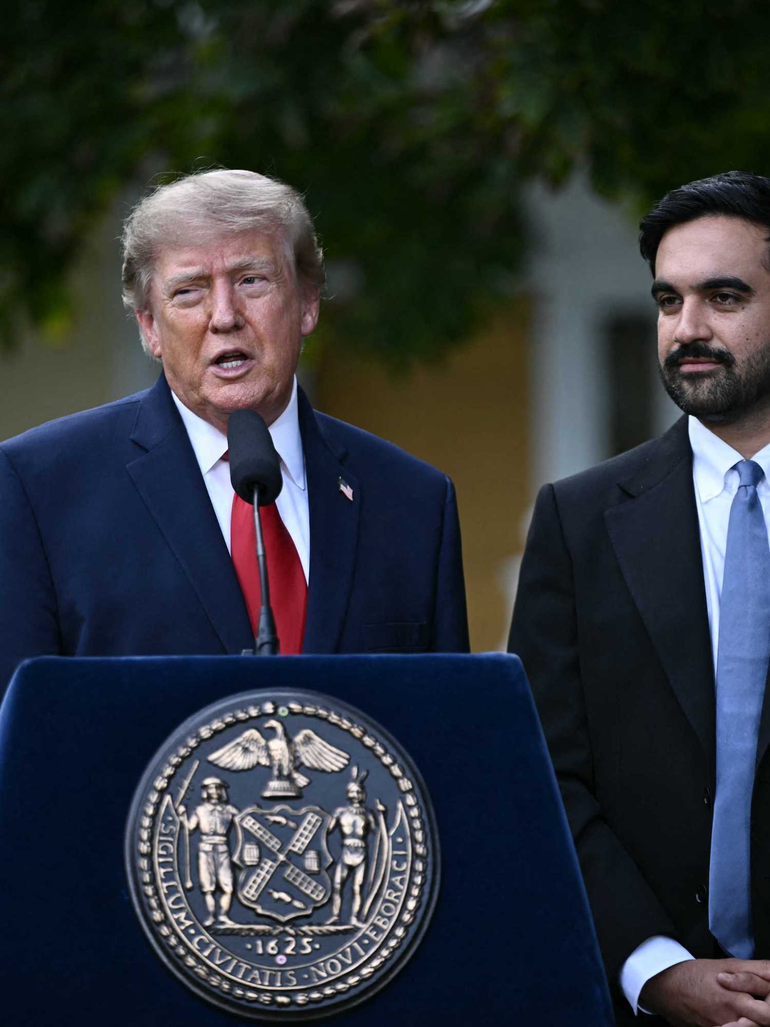 Mamdani's poker face while Trump rambled about his alleged successes had people impressed