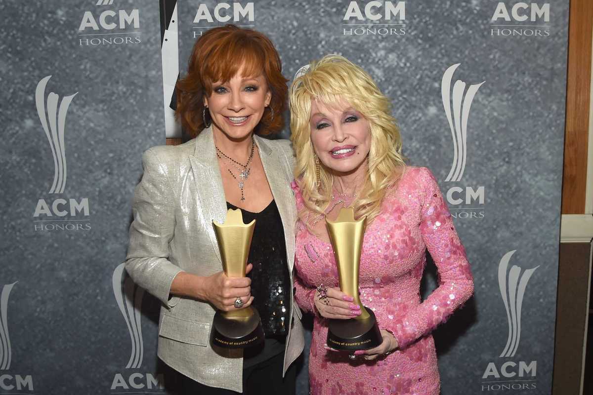 Reba McEntire opens up about the call from Dolly Parton she never got to answer