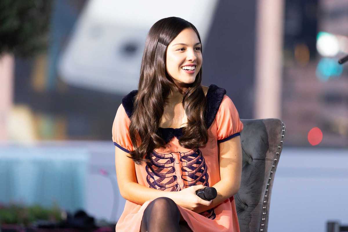 Olivia Rodrigo goes viral for dissolving dress stunt on stage during Unraveled tour