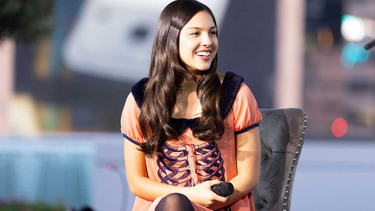 Olivia Rodrigo goes viral for dissolving dress stunt on stage during Unraveled tour