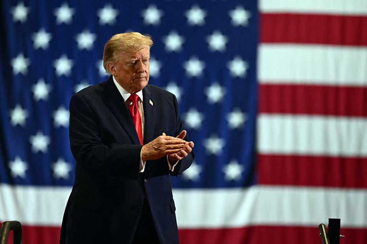 Trump pleads with crowd to vote Republican in November - or ‘they'll impeach me’