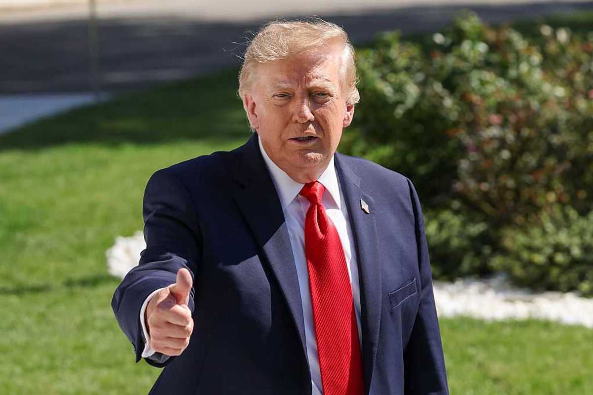 Trump is now bragging about being able to walk up stairs