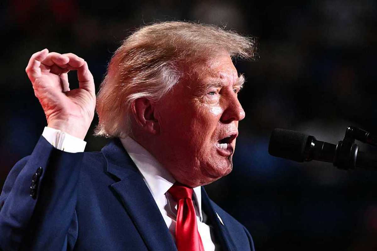 Trump says the one bad joke he keeps repeating took him 9 years to come up with