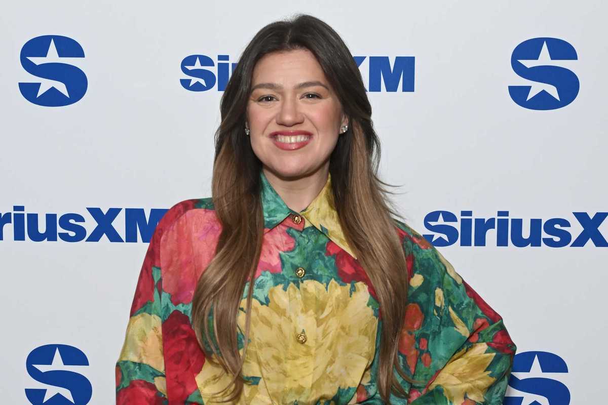 Kelly Clarkson’s bizarre social media feud with New York store explained