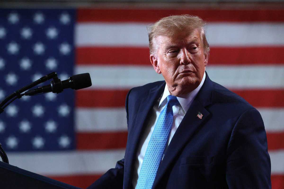 'Made my night': Foul-mouthed heckler interrupts Trump's rally speech with ballroom request