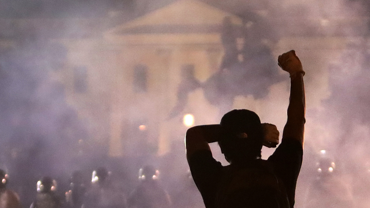 Why did the lights outside the White House go off during the Black Lives Matter protest?