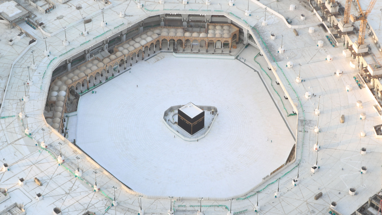 Muslim man explains why these stunning photos of a deserted Mecca are so shocking