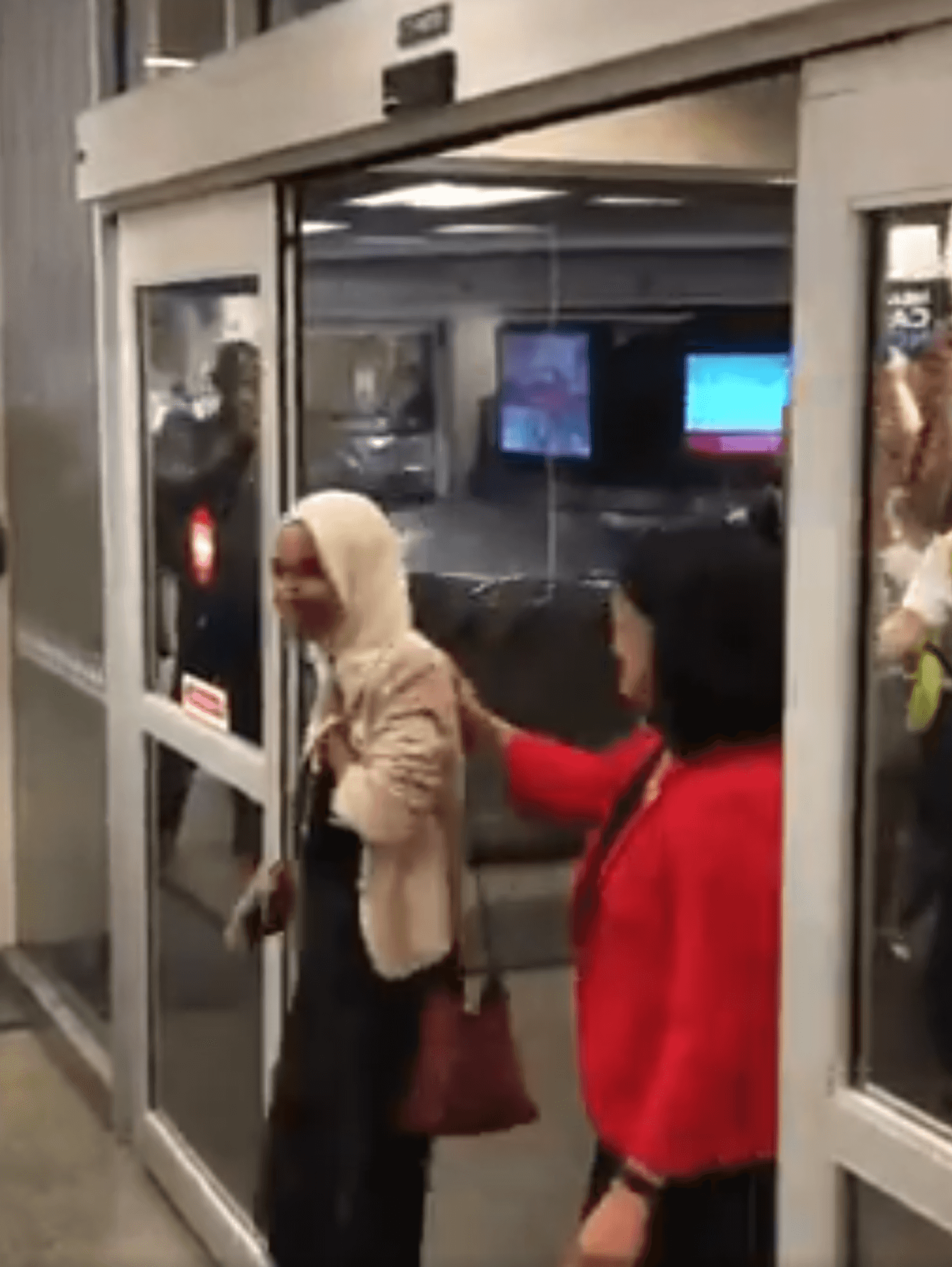 Ilhan Omar returned to Minnesota after Trump's attacks and received a hero’s welcome