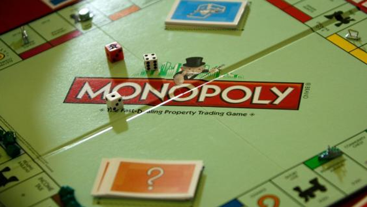 Monopoly has set up a helpline to help defuse family arguments over Christmas