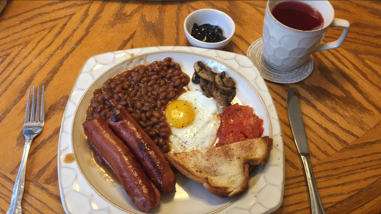 America tried to make a full English Breakfast and they need to stop right now