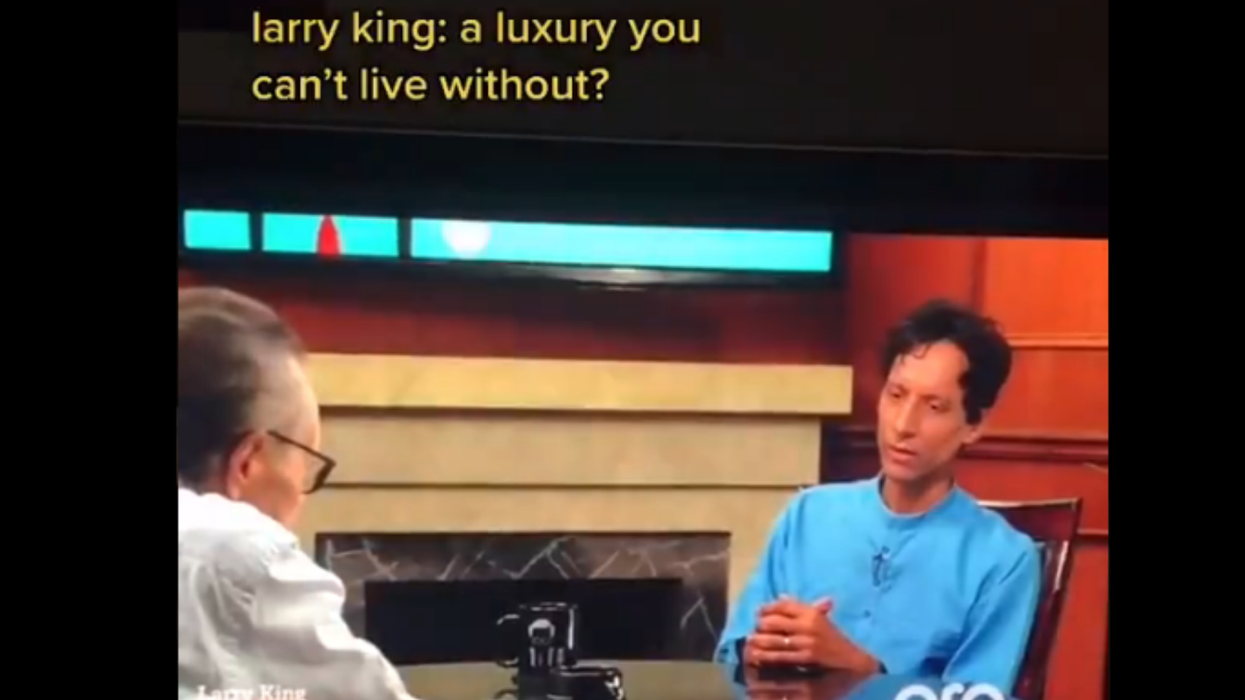 Larry King bizarrely interrogates an actor about his ‘favourite luxury’ in resurfaced clip