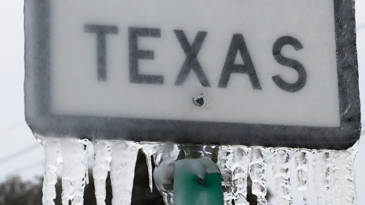 Photo of exhausted Domino’s employee working through Texas storm goes viral