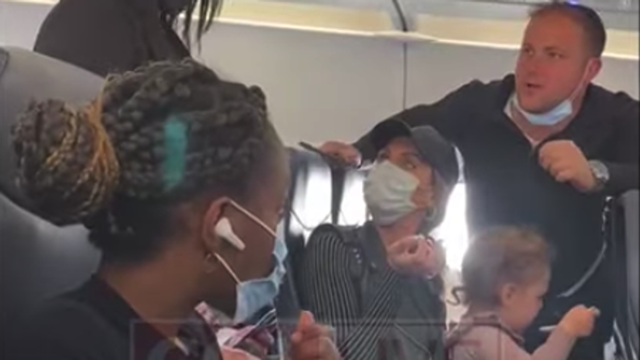 Spirit flight to New York removes family because of unmasked toddler