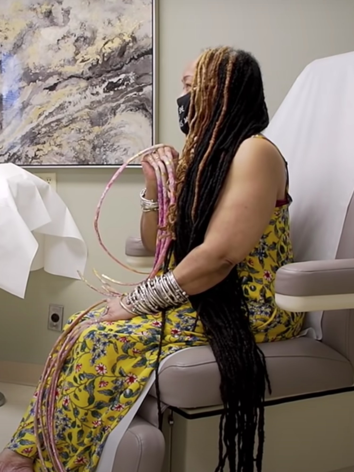 Woman with the world’s longest nails gets a extreme manicure