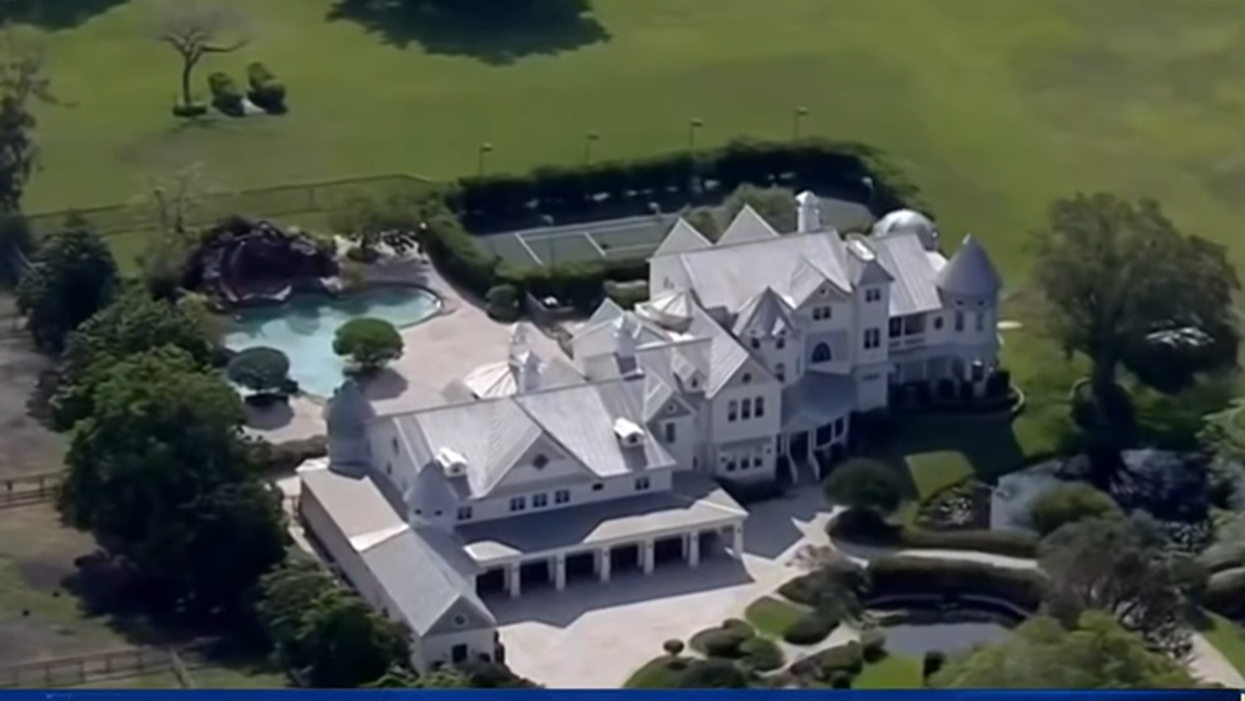 Couple evicted after trying to get married in a mansion that they didn’t own