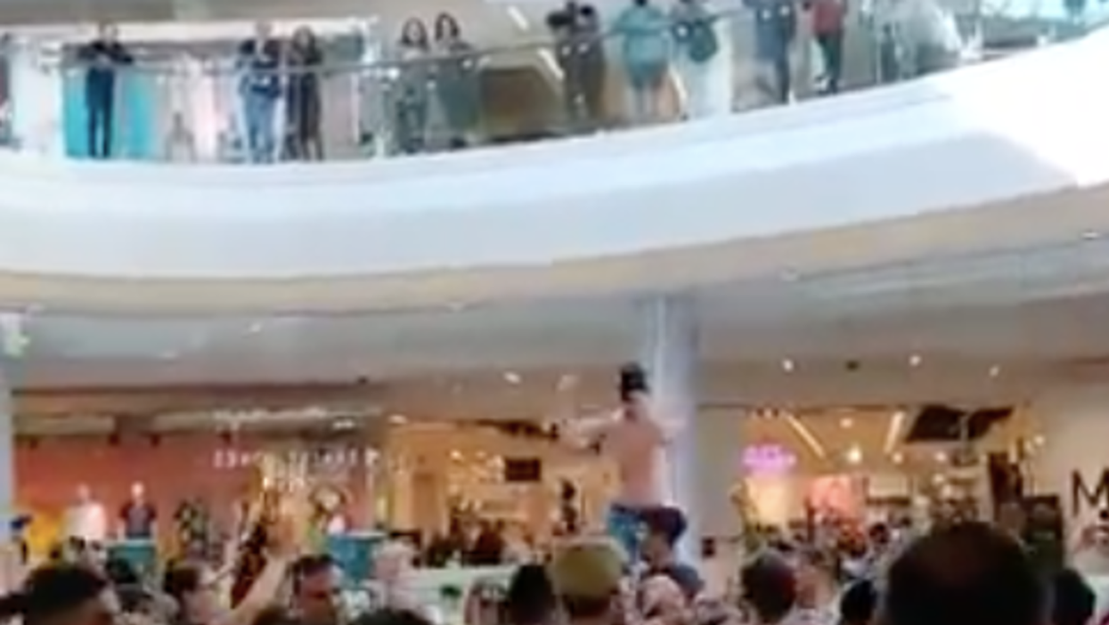Anti-lockdown protestors storm shopping centre, despite it being completely open to everyone