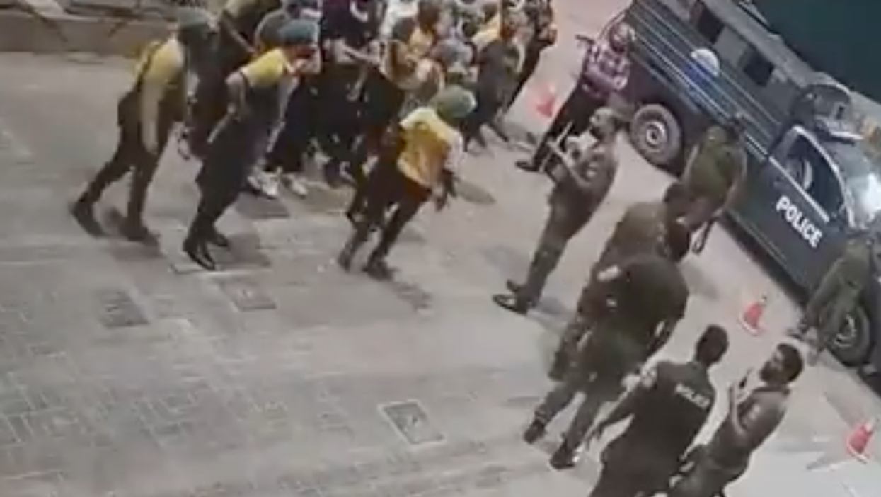 Pakistani police arrest entire fast food restaurant’s staff ‘for refusing to give them free burgers’