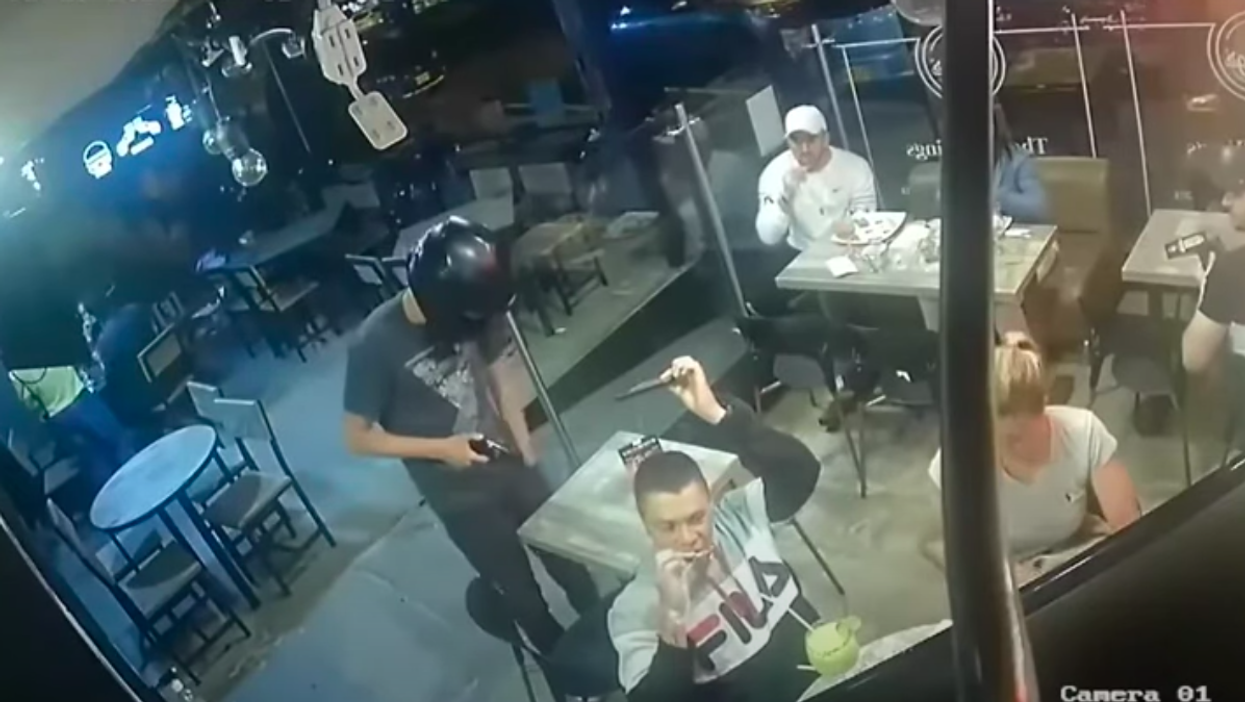 Man casually carries on eating chicken wings despite being robbed at gun point