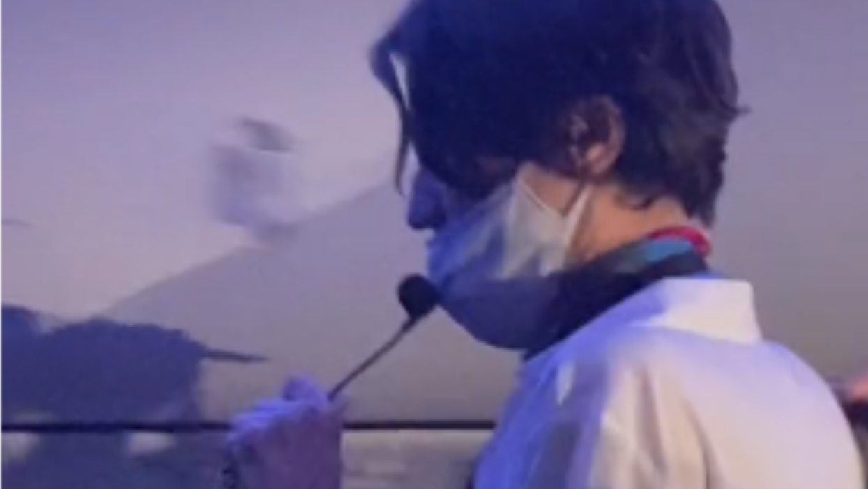 Woman brings microphone onto airplane to rant about Covid-19 in viral TikTok