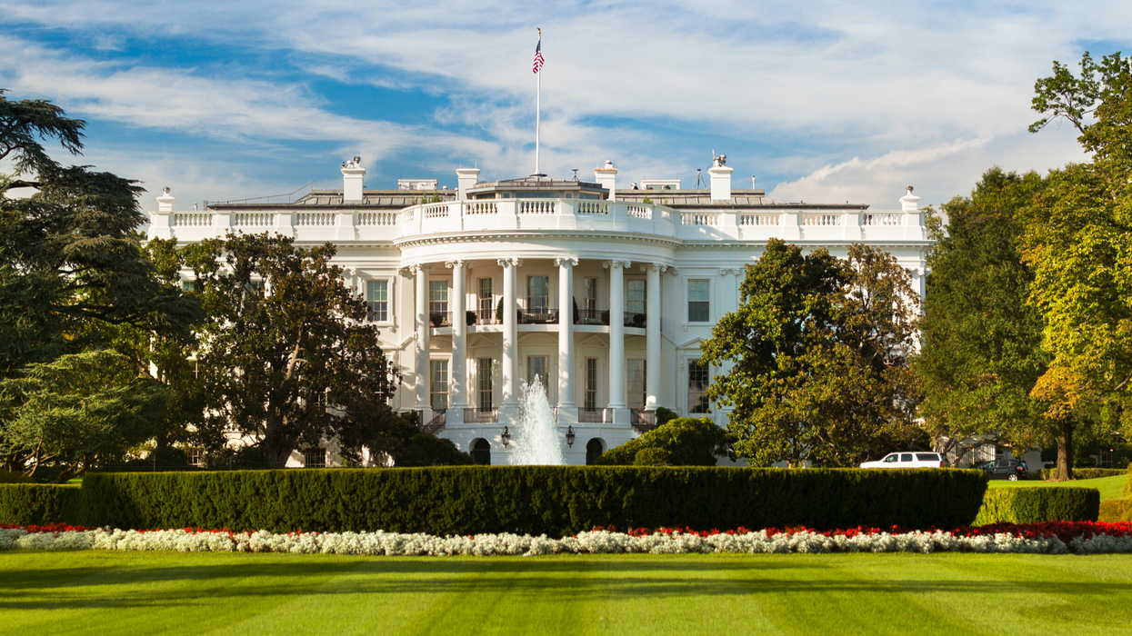 A 'White House Gift Shop' selling Covid-19 commemorative coins for $100 has caused huge confusion