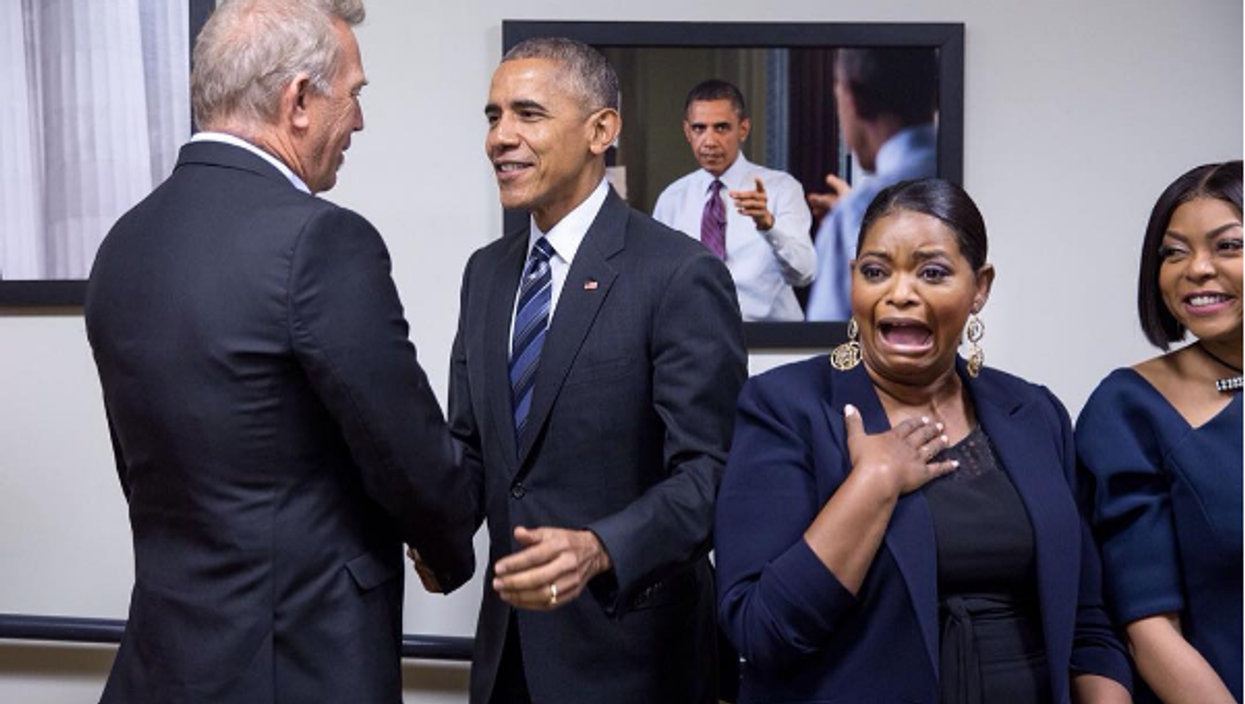 Actress finds herself in the same room as Barack Obama. Reacts exactly as you would