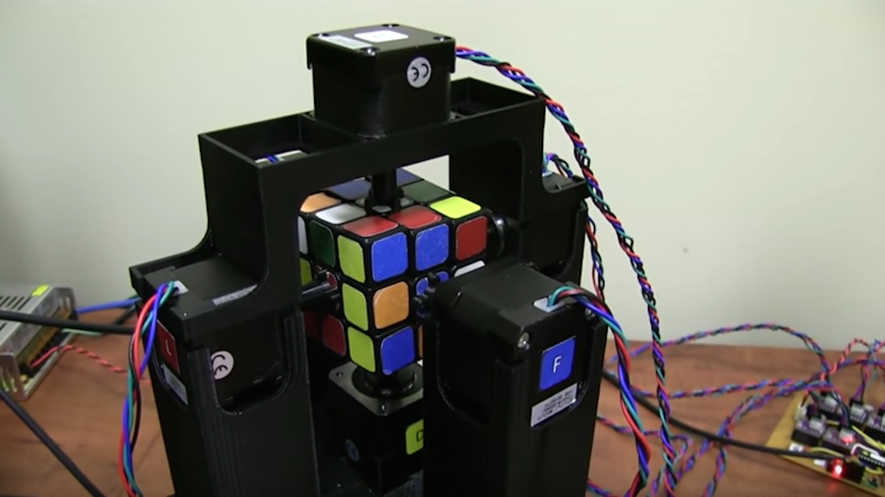 This robot can solve a Rubik's cube in one second