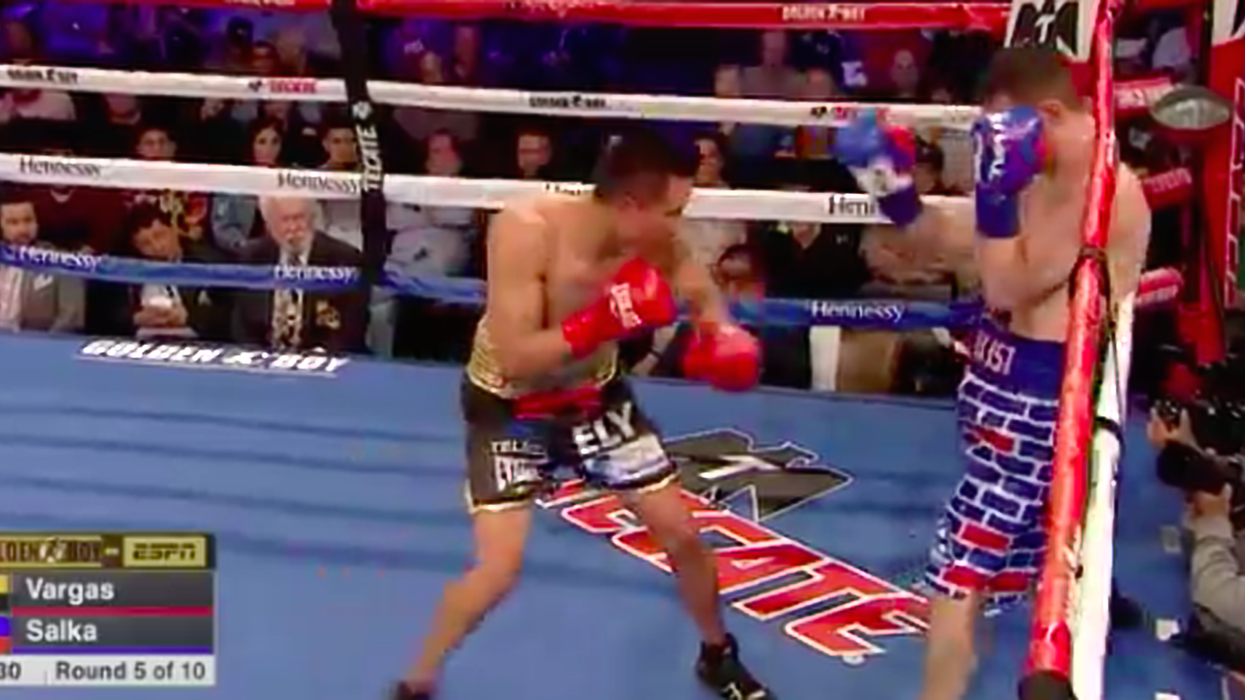 This boxing match from April perfectly sums up the Trump government shut down - and it's a must-see