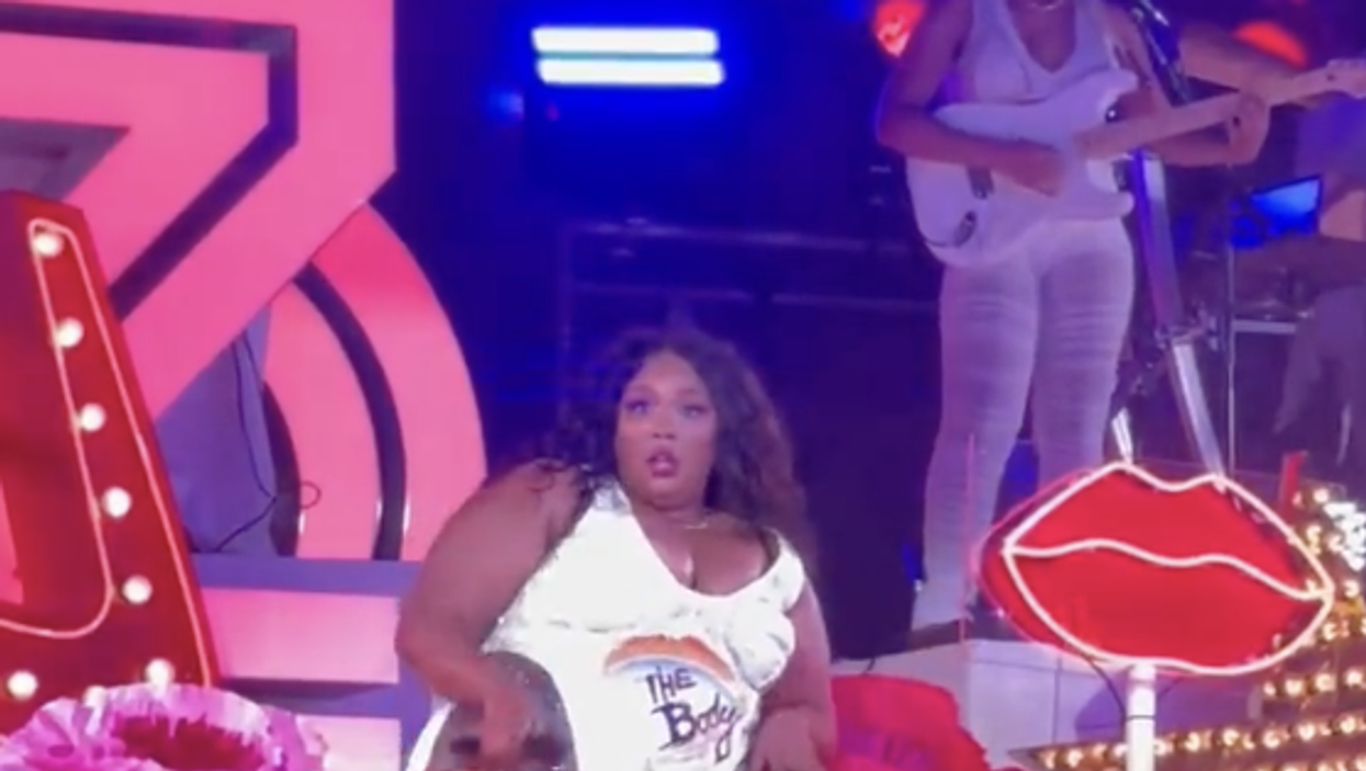 Lizzo reworks song lyrics to make another flirty reference to Chris Evans