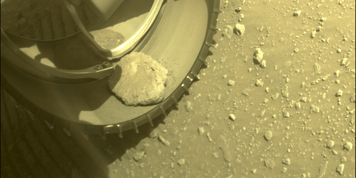 Naser Mars Rover A Mars rock has gotten stuck in Nasa's Perserverance Rover wheel | indy100