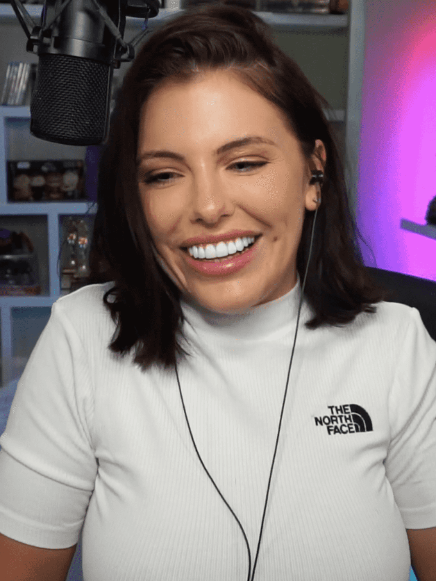 Adriana Chechik breaks her back following freak accident at TwitchCon