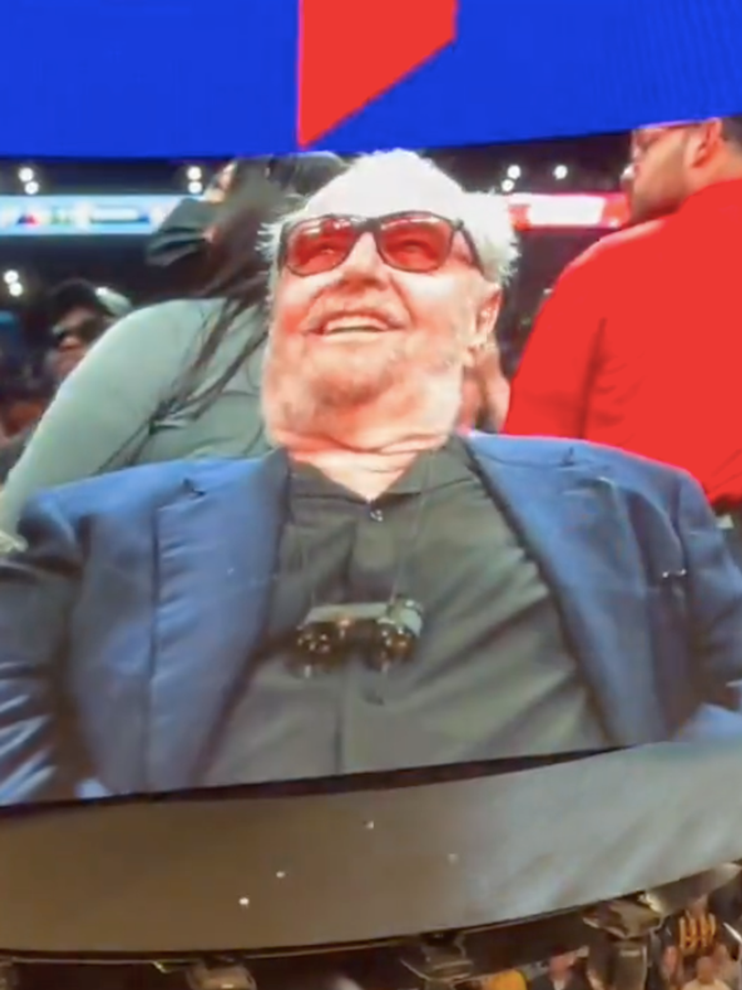 Jack Nicholson receives superstar reaction when making first public appearance in years