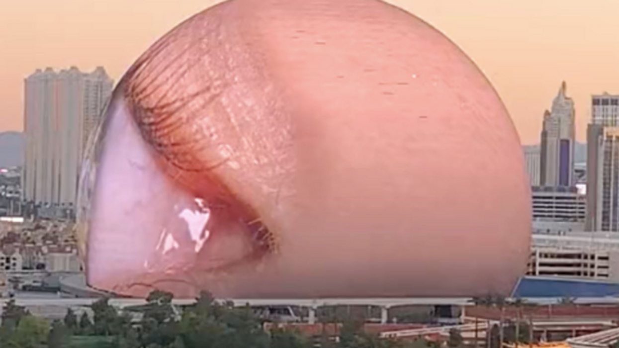 Golfers at prestigious Las Vegas course now forced to stare at gigantic eyeball