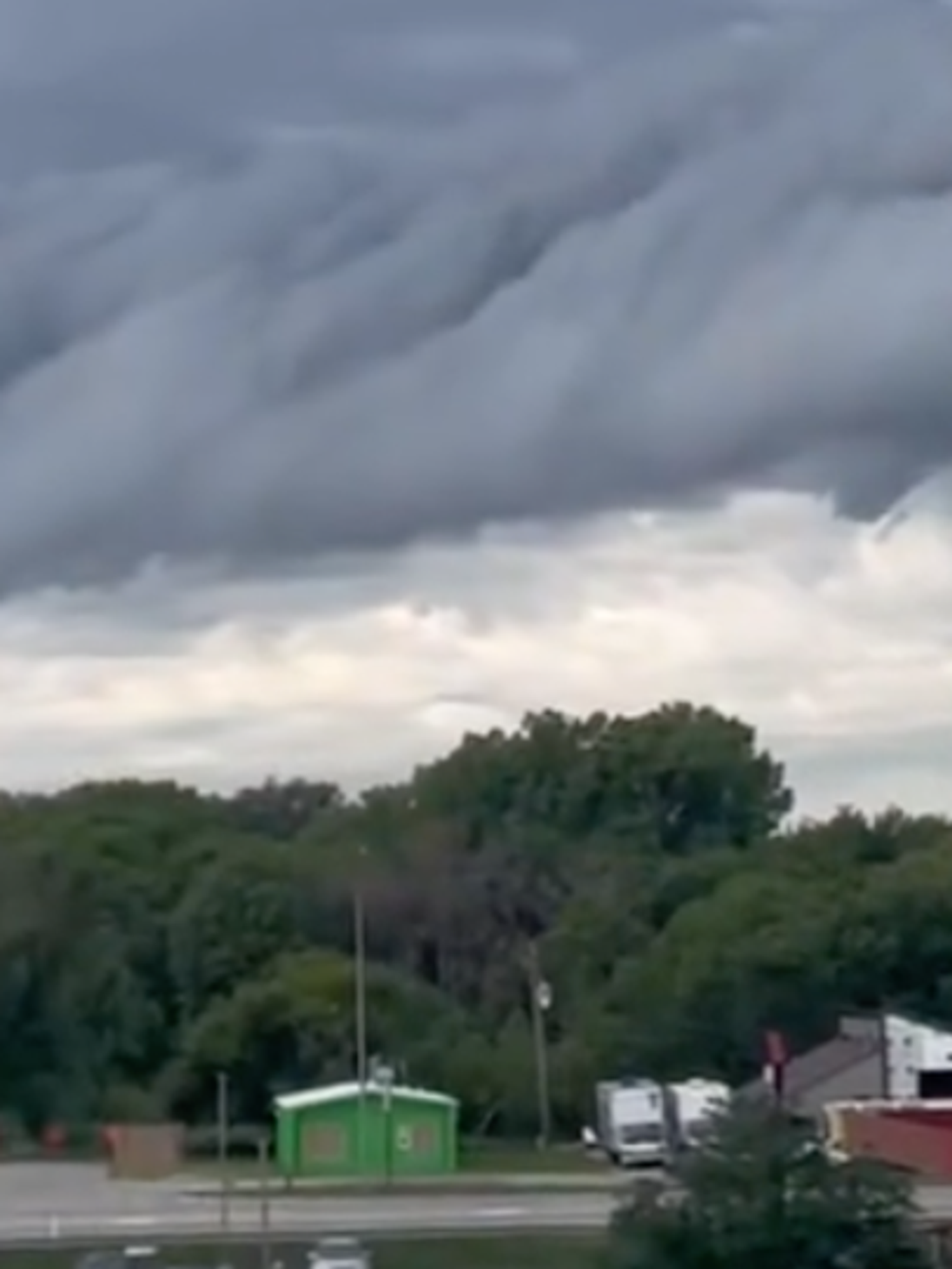 Terrifying roars from the sky convince people the apocalypse is coming