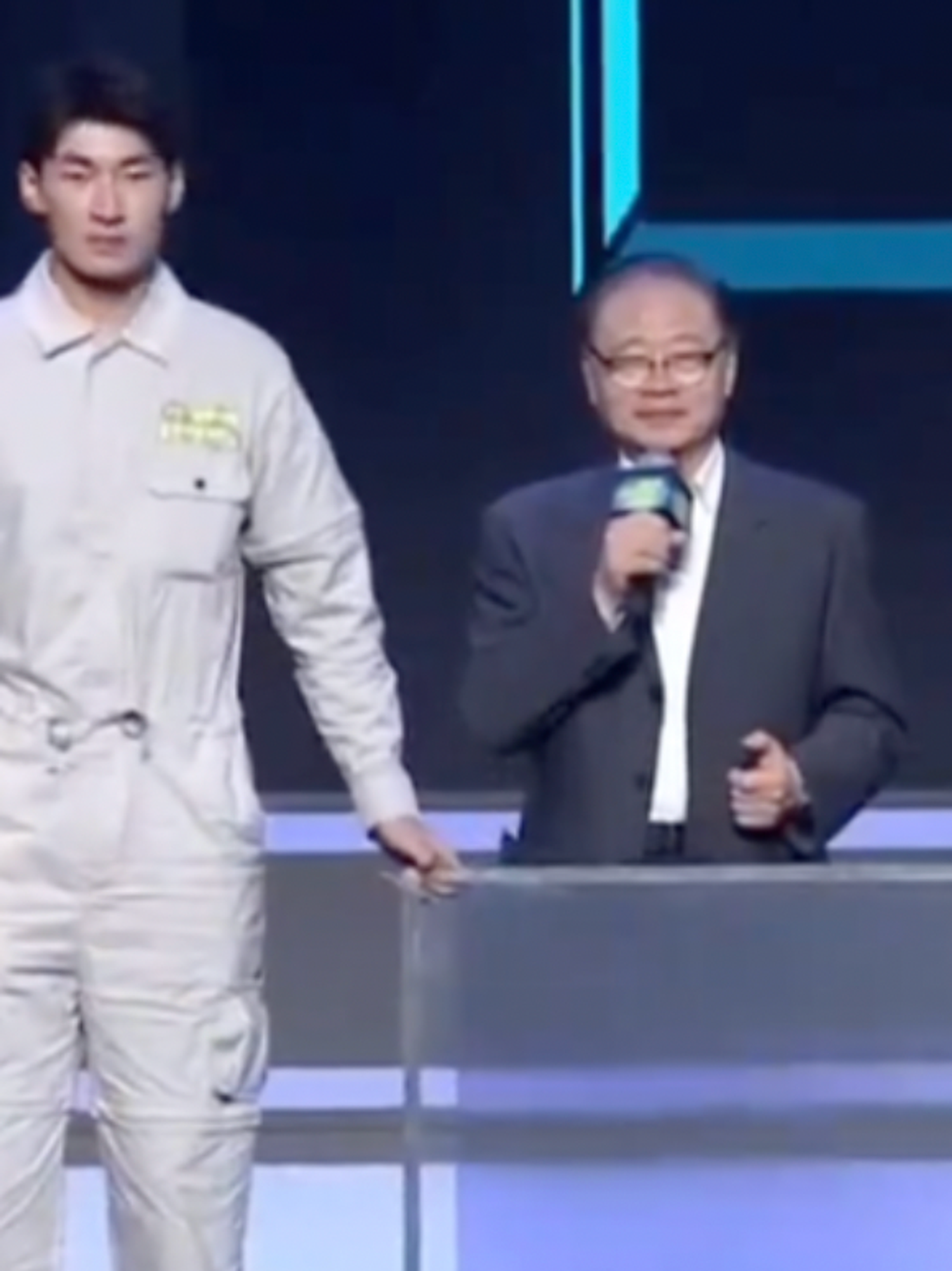 A real 'invisibility cloak' has been invented by Chinese scientists