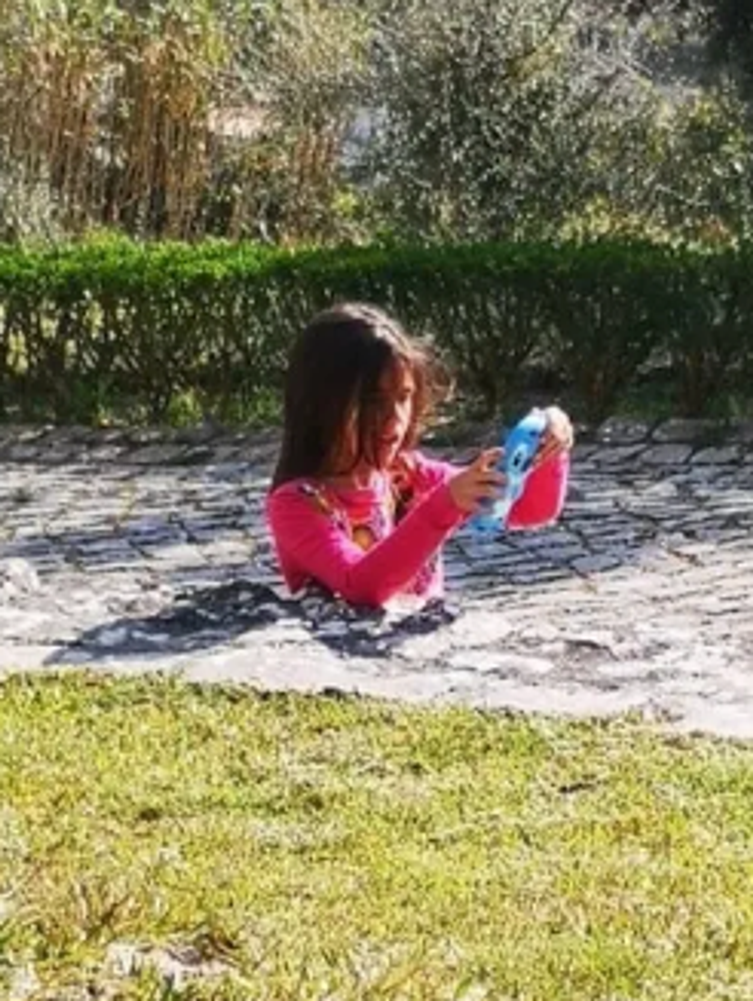 Optical illusion of girl ‘sinking into ground’ stumps viewers