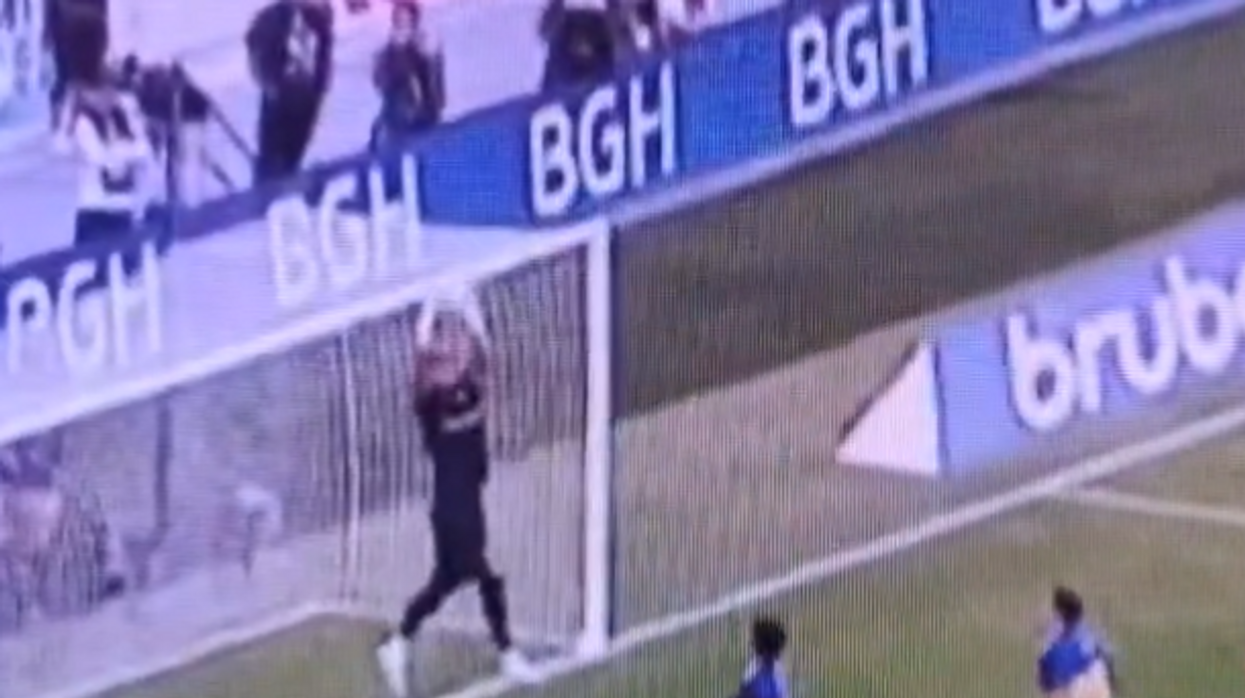 Football fans left baffled by optical illusion save during Boca Juniors match
