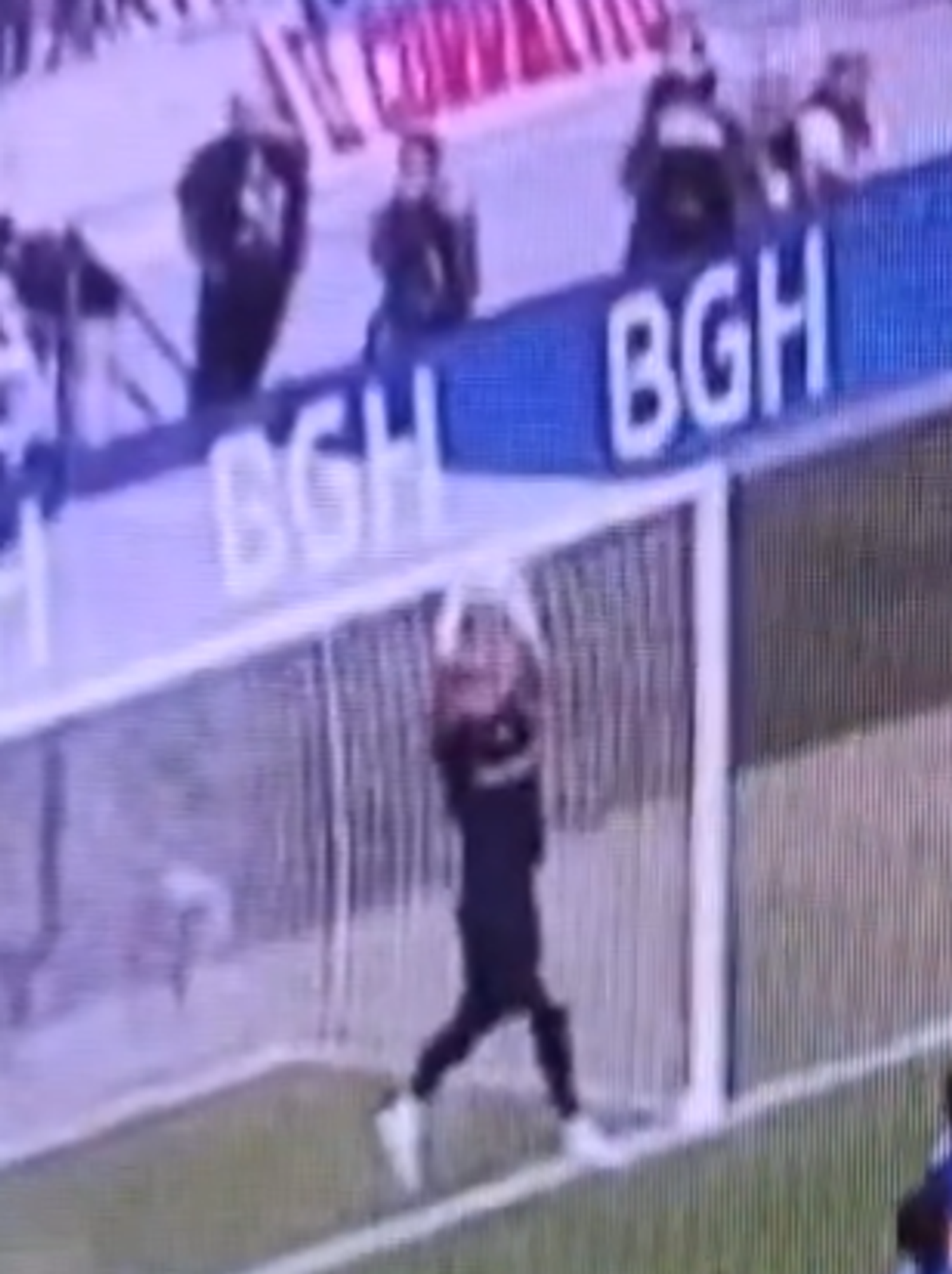 Football fans left baffled by optical illusion save during Boca Juniors match