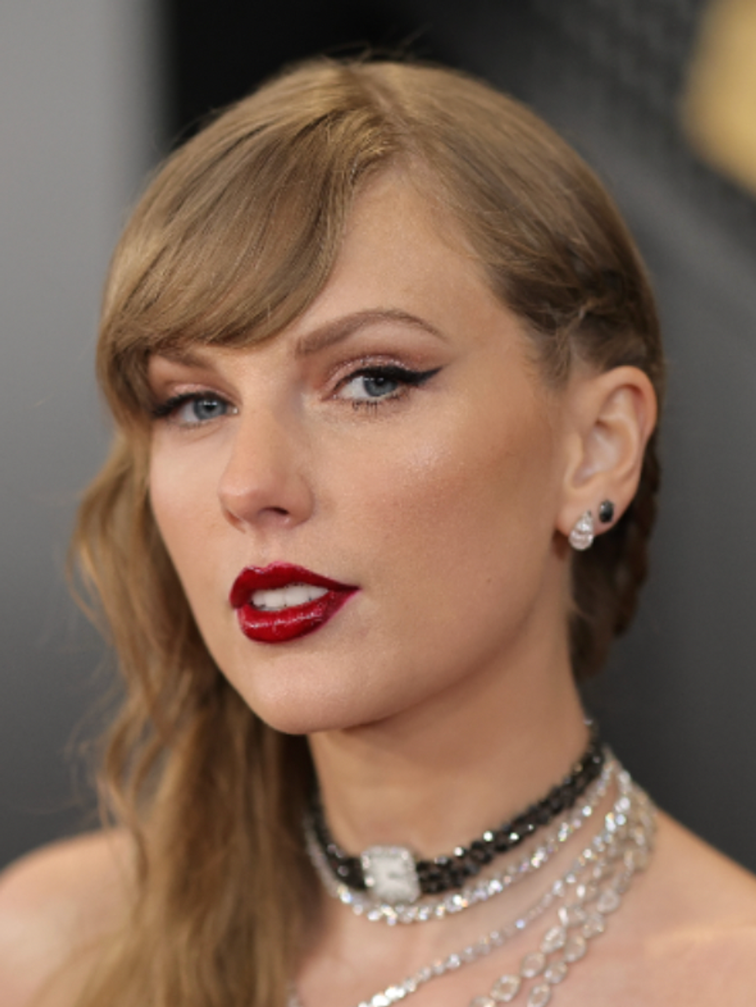 Machine Gun Kelly refuses to say 'mean things' about Taylor Swift after fearing her fanbase