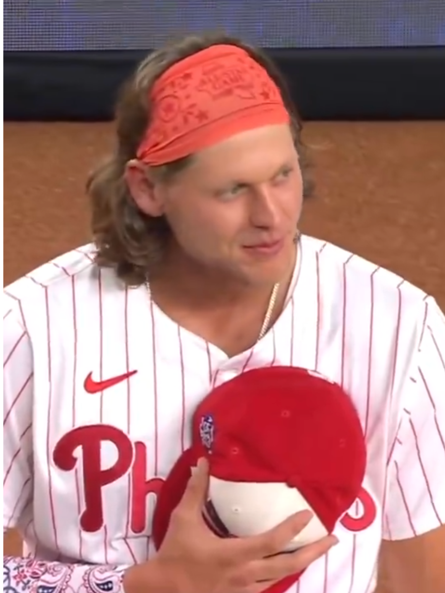 People think this US national anthem rendition might be worse than Fergie's